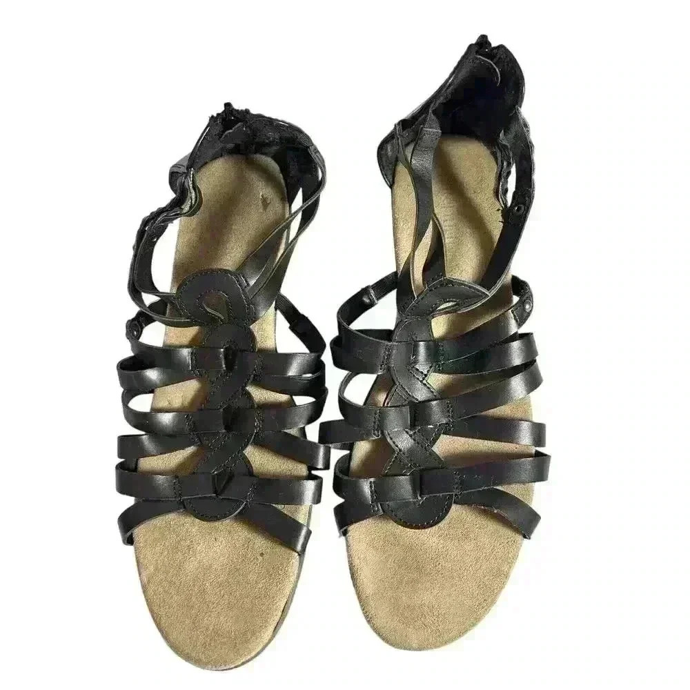 Relativity 10M Black Open Toe Zip Up Back Sandals